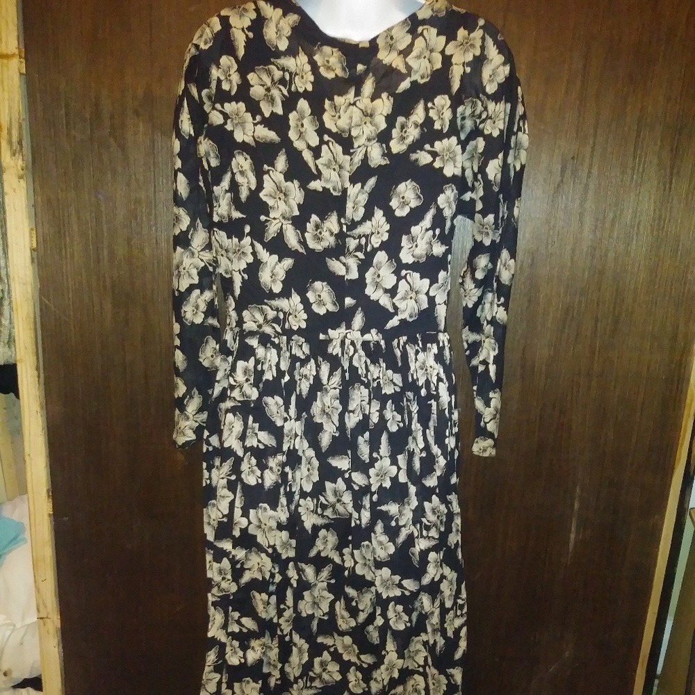 S R oberts - Picture 3 of 5